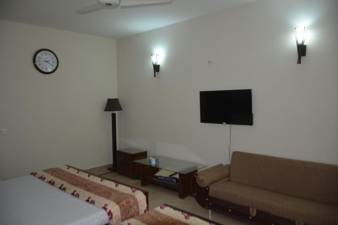The Travelers Den Hotel Islamabad Zewnętrze zdjęcie