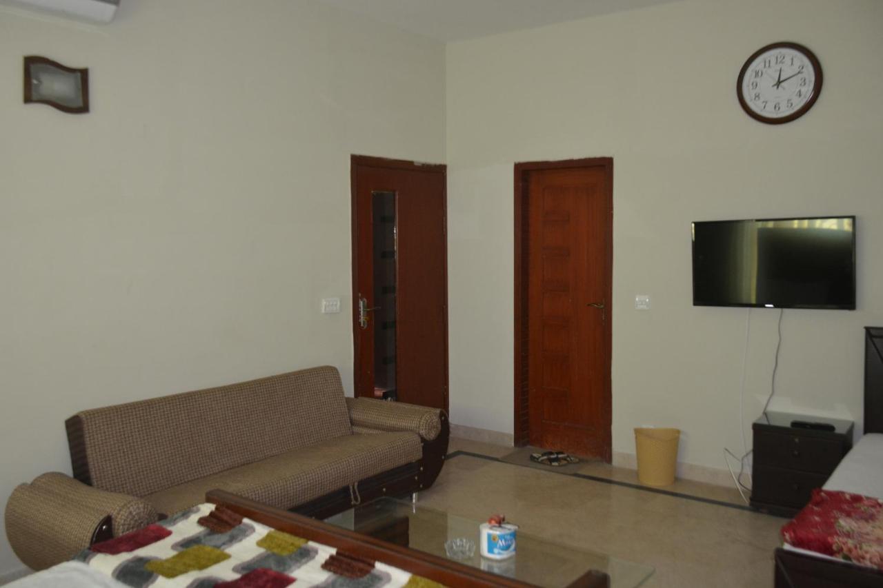 The Travelers Den Hotel Islamabad Zewnętrze zdjęcie