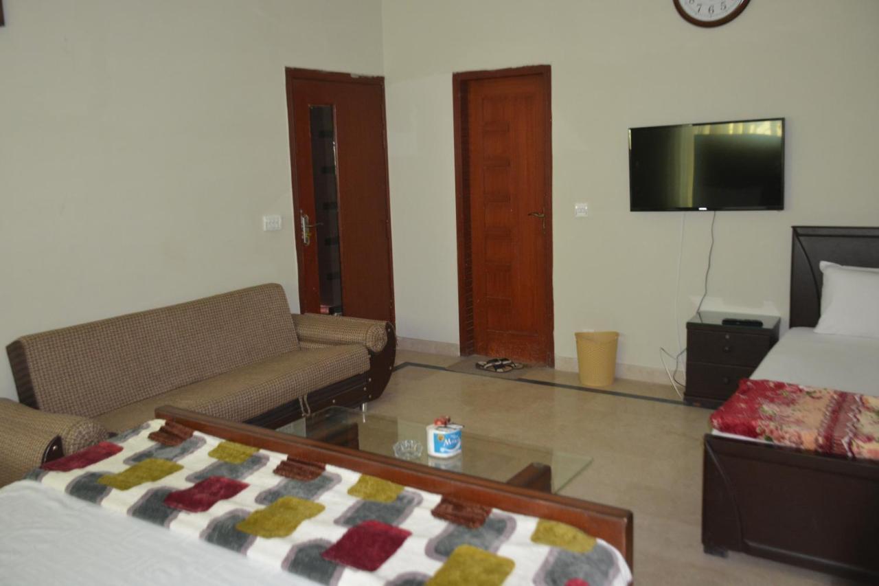 The Travelers Den Hotel Islamabad Zewnętrze zdjęcie