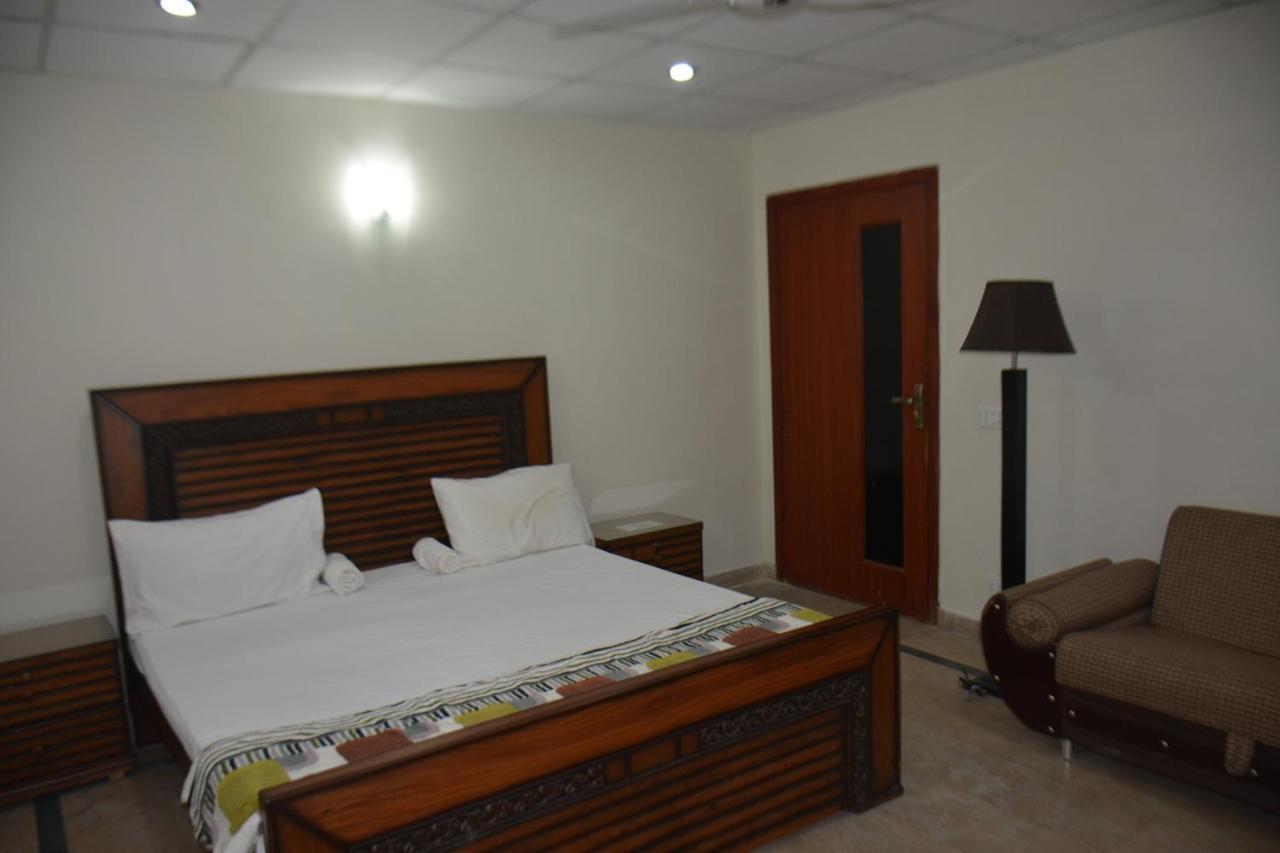 The Travelers Den Hotel Islamabad Zewnętrze zdjęcie