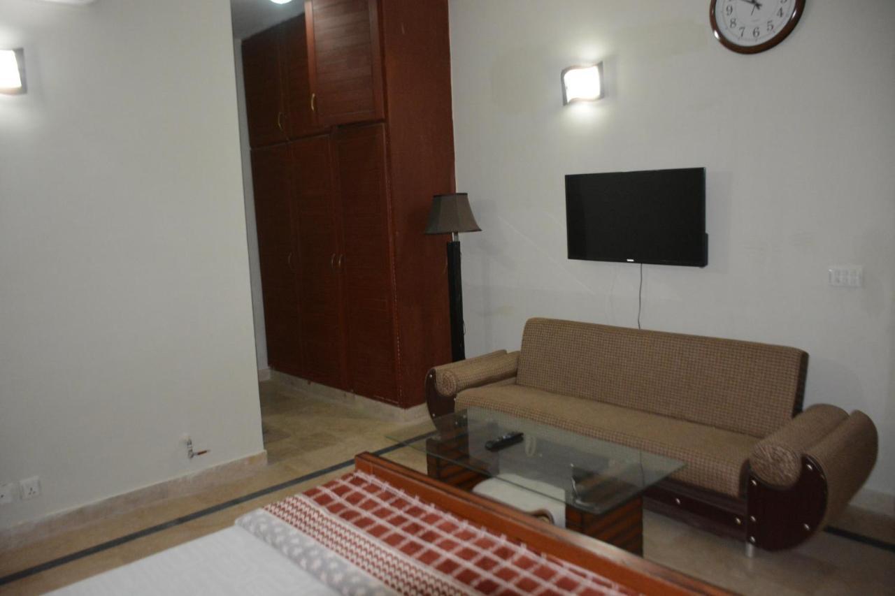 The Travelers Den Hotel Islamabad Zewnętrze zdjęcie